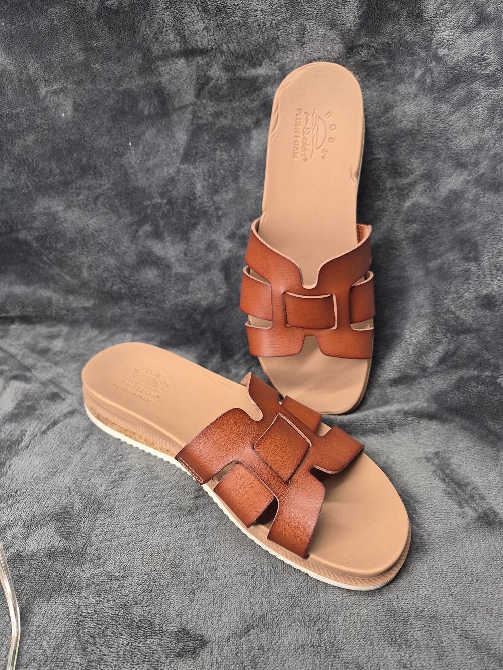 Skechers Bobs  Plush Foam Women's Desert Kiss Low-Peak Sandal Brown Color 7.5